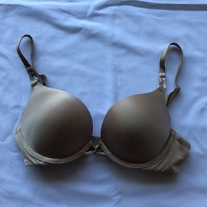 Victoria’s Secret bombshell plunge bra